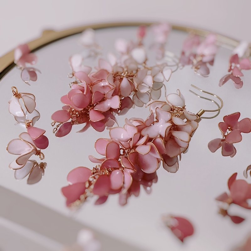 【AurorA Treasure Box】A053-1─Pink rattan flower curtain─Pink─Ear hook (hanging) - Earrings & Clip-ons - Resin Pink