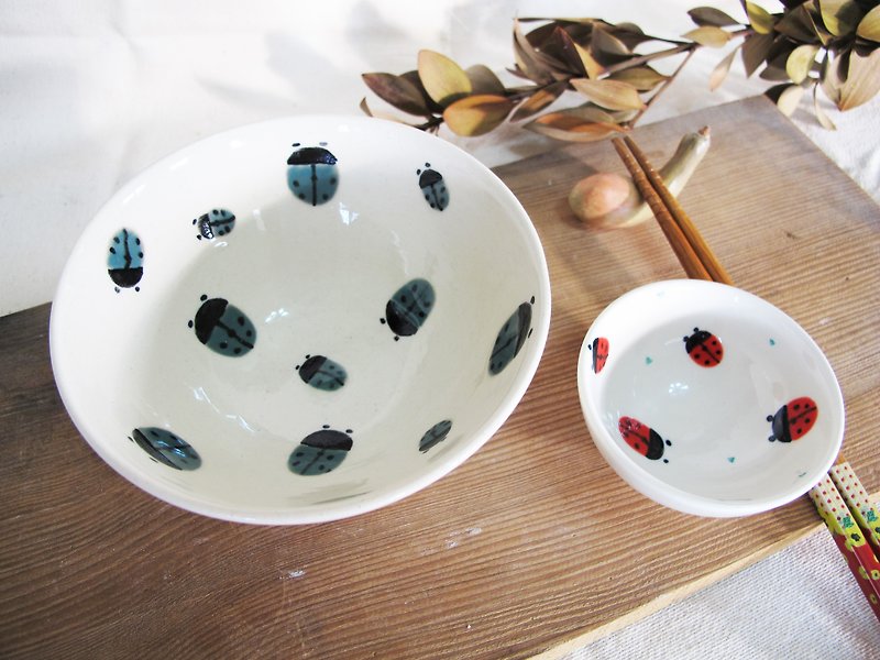 Hand painted bowl for ladybug - ถ้วยชาม - เครื่องลายคราม 