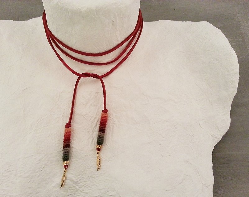 Red Wrap Choker Necklace with Gold Feather Charm Ends - สร้อยคอ - หนังเทียม สีแดง