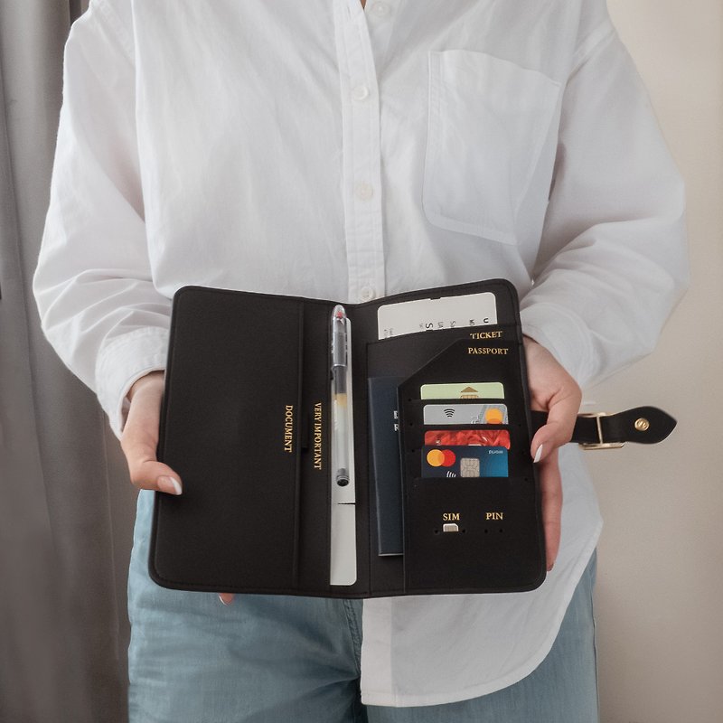 Black Leather Travel Wallet with Safety Loop - ที่เก็บพาสปอร์ต - วัสดุอื่นๆ สีดำ