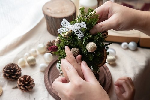 艾伊蒔花 Aiyi Floral Design 永生聖誕小樹鐘罩 | 親子手作材料包 | 聖誕裸樹裝飾DIY | 聖誕禮