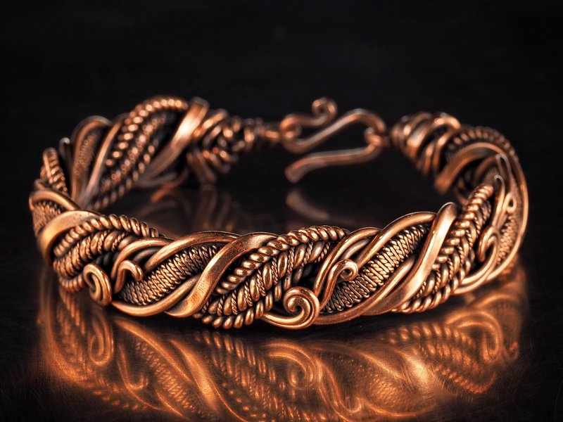 Wire wrapped copper bracelet Unique stranded wire art bangle for her One of kind - สร้อยข้อมือ - ทองแดงทองเหลือง สีทอง