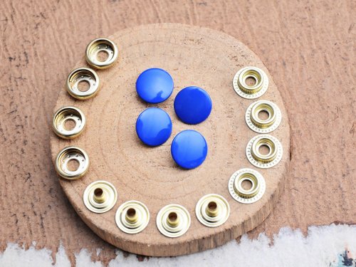 港產皮革｜Leatherism Handmade Products 【大跳豆系列—15mm釦面四合釦｜藍色 AZEUPPO（4入組）】手工皮革 個人化 皮革DIY 皮革工具 四合釦 啪鈕 車縫鈕 打鈕工具