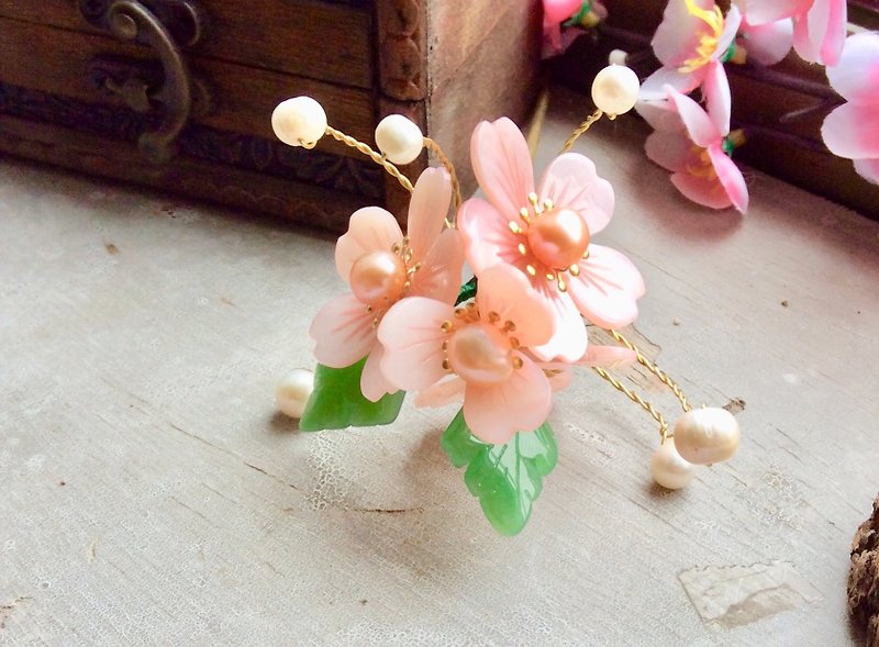 Orange cat hand-made-retro Chinese style and cherry blossom hairpin (dye powder) - Hair Accessories - Other Materials Pink