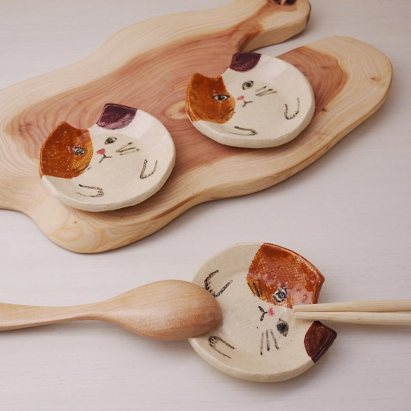 お箸とスプーンが一緒に置ける箸置き【三毛猫】 - 箸・箸置き - 陶器 ホワイト