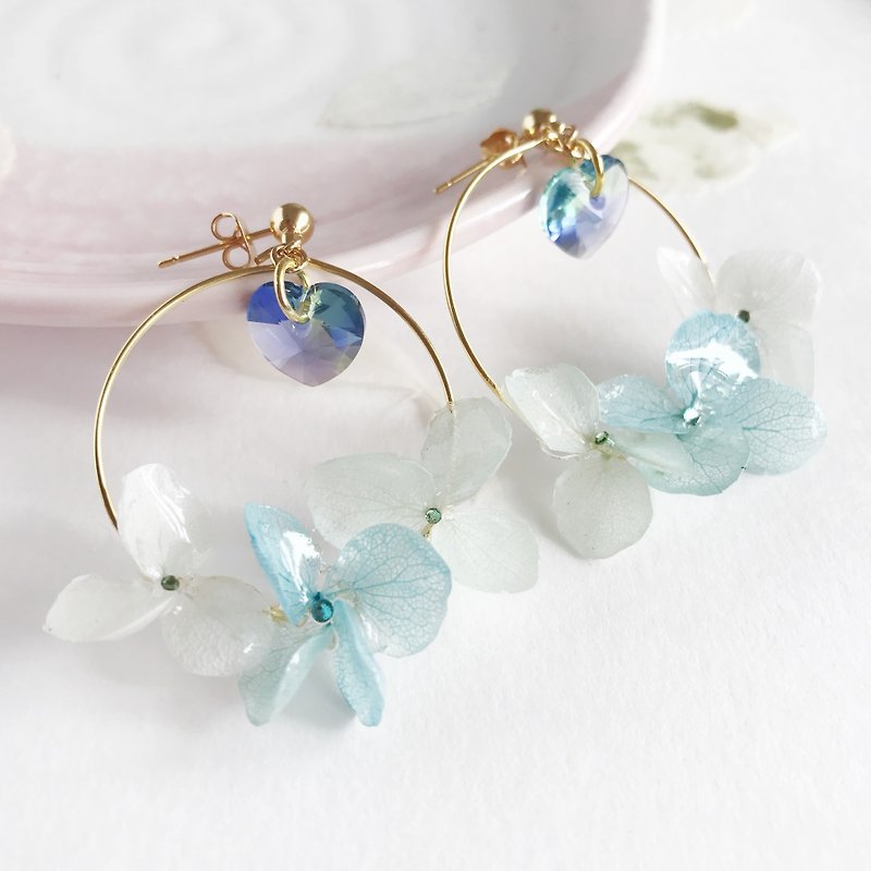 Real flower Hydrangea Earrings with Swarovski 18KGP - ต่างหู - พืช/ดอกไม้ สีน้ำเงิน