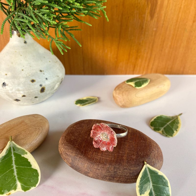 Flower Ring/ Ceramic / jewelry - 戒指 - 陶 白色
