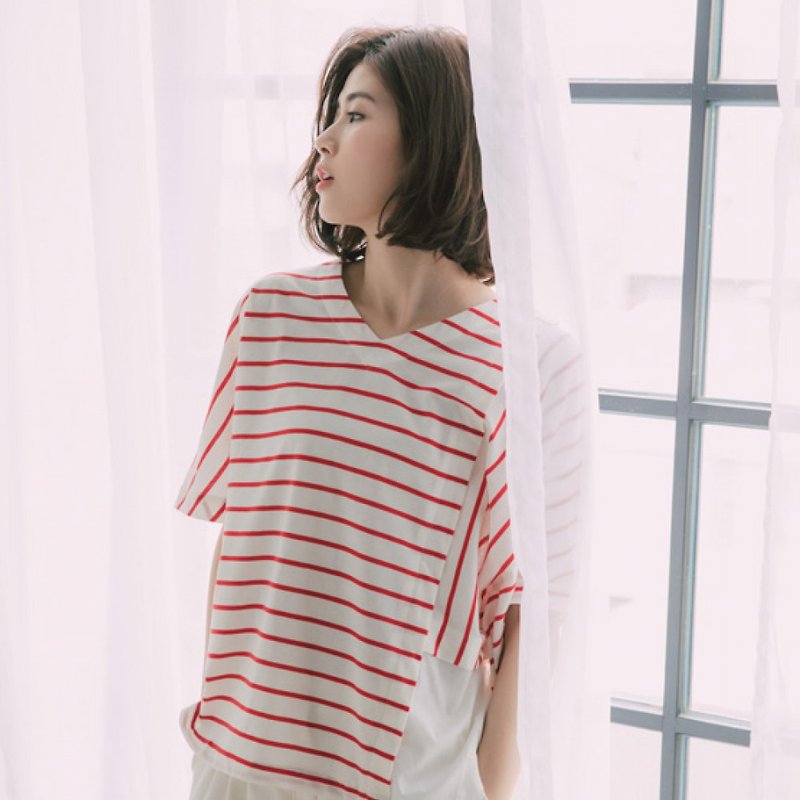 Paper Window Asymmetrical Shirt - Red and White - เสื้อผู้หญิง - ผ้าฝ้าย/ผ้าลินิน สีแดง