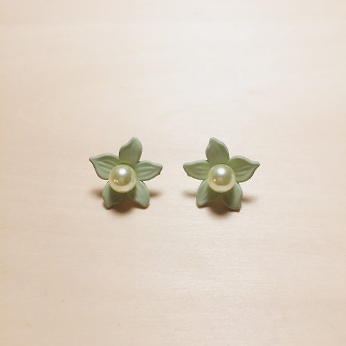 鳥嶼 Niaoyoo 復古豆綠珍珠花花可拆式耳環