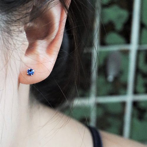MODOMODO accessory design 飾品設計 ll 施華洛世奇水晶純銀耳針 ll 4mm寶藍色 - 一對 附銀耳堵