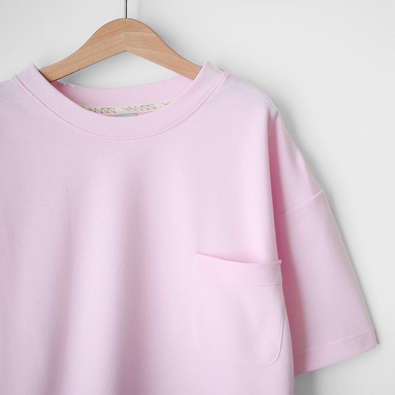 軽量でソフトなピンクのポケットTシャツ、ルーズドロップショルダー-売り切れ - Tシャツ - コットン・麻 ピンク