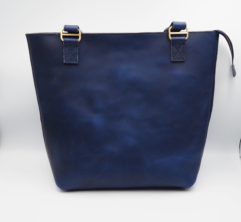 Dark blue-vegetable tanned tote bag - กระเป๋าถือ - หนังแท้ สีน้ำเงิน