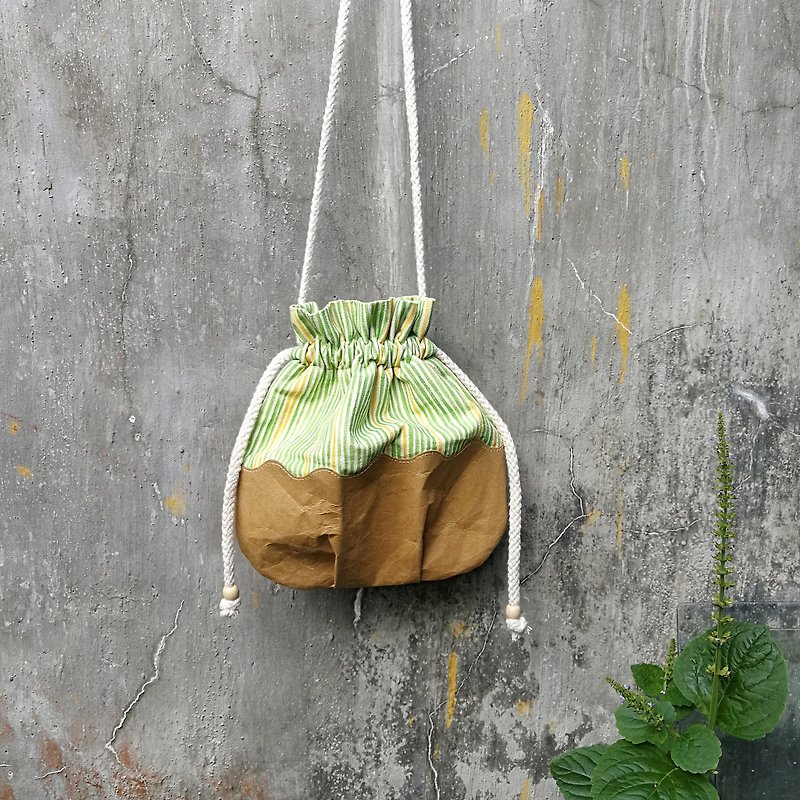 【隨性塗系列】綠黃條紋 棉繩束口斜背包 - 側背包/斜孭袋 - 紙 綠色