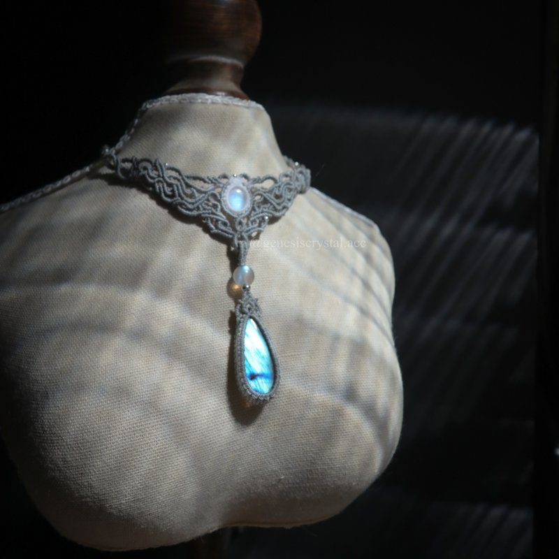 Spot Labradorite x Moonstone Totem Braided Necklace - สร้อยคอ - คริสตัล ขาว