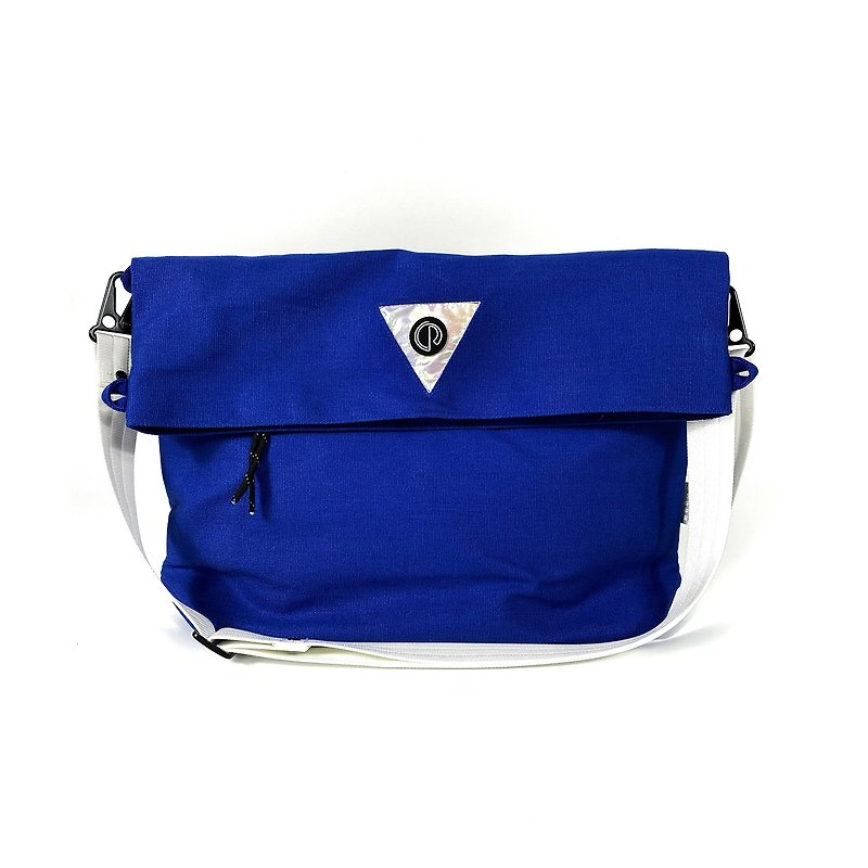 CINDERACHEL 2021FW Japanese Canvas HANDMADE Flip Messenger Bag Blue and White Color - กระเป๋าแมสเซนเจอร์ - ผ้าฝ้าย/ผ้าลินิน สีน้ำเงิน