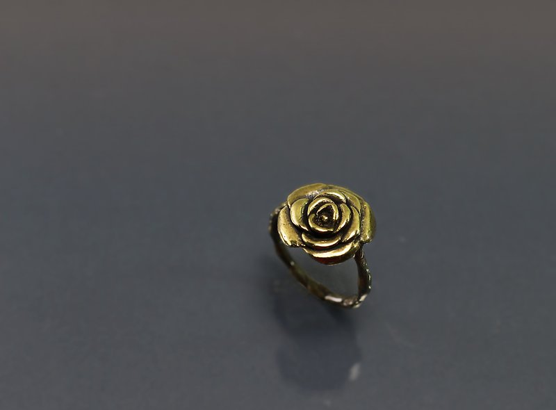 花系列-玫瑰麻花黃銅戒(大) - 戒指 - 銅/黃銅 金色