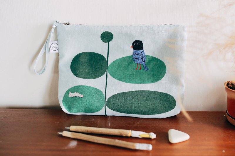 台灣藍鵲刺繡大收納包 - 化妝包/收納袋 - 棉．麻 多色