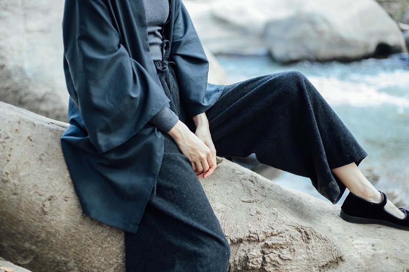 Silk robe with raglan sleeves - 女大衣/外套 - 絲．絹 黑色