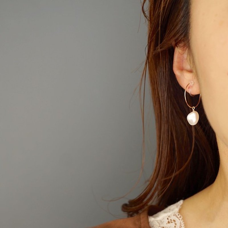 14kgf Baroque Pearl Hoop Earrings - 耳環/耳夾 - 其他金屬 金色