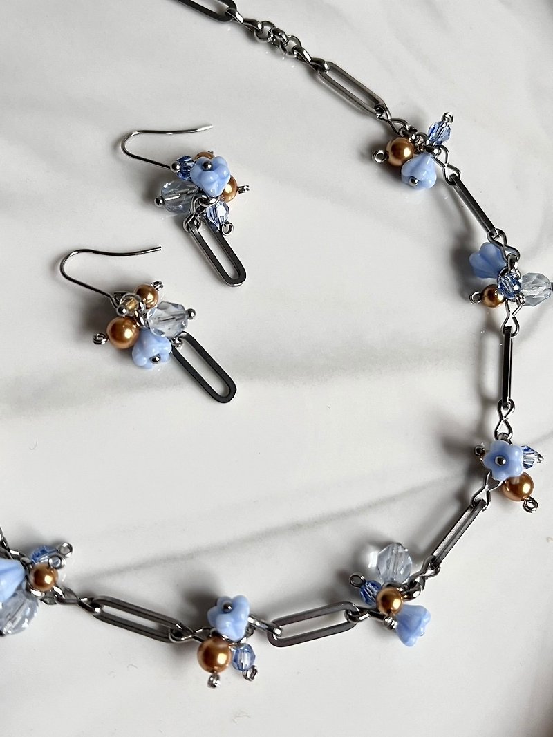 Flower Crystal Flower Necklace (Blue Gold) Stainless Steel Necklace - สร้อยคอ - สแตนเลส สีน้ำเงิน