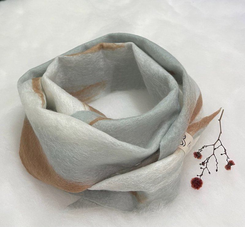 Premium Merino Wool Scarf - Flowing Mist and Lake Light - ผ้าพันคอถัก - ขนแกะ สีเทา