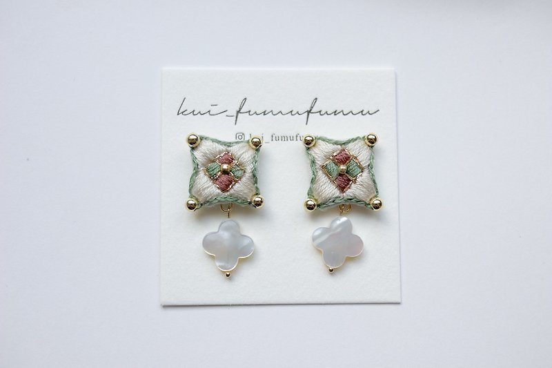 Geometry retro / embroidery earrings Clip-On / kui_fumufumu - Earrings & Clip-ons - Thread White