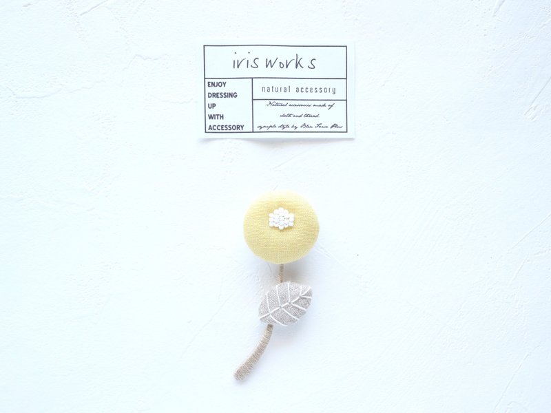 Flower brooch in Lithuanian Linen yellow - Brooches - Cotton & Hemp Yellow