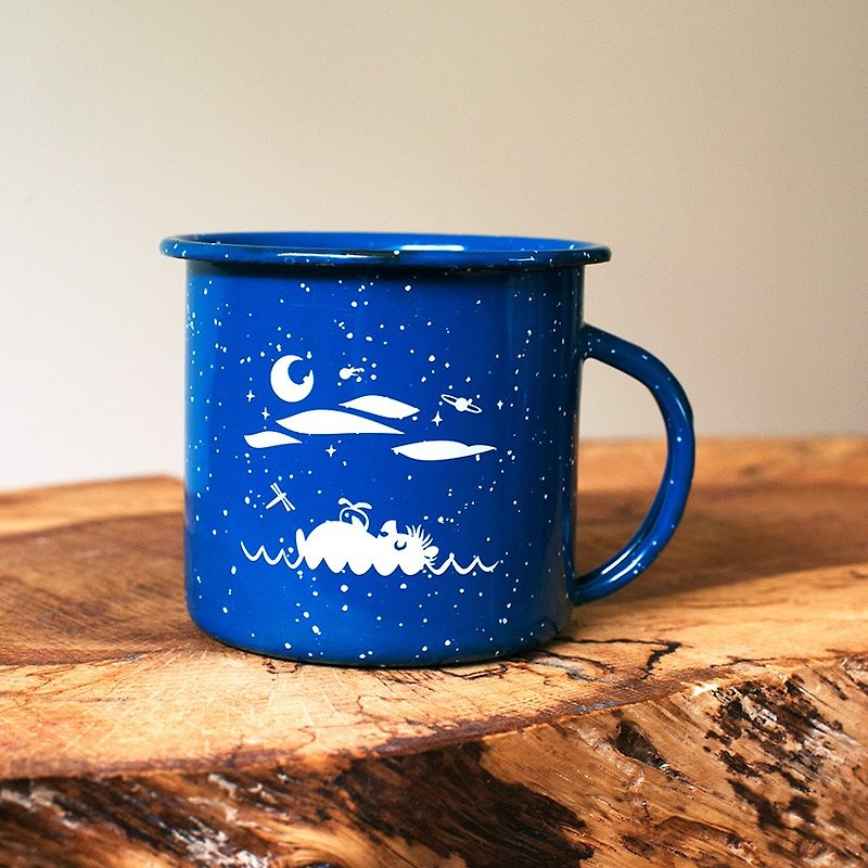 Forest & Waves enamel cup / blue - แก้วมัค/แก้วกาแฟ - วัตถุเคลือบ สีน้ำเงิน