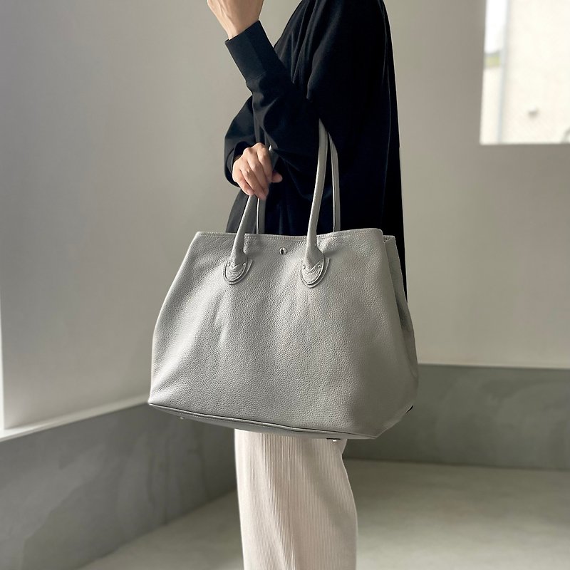 [2024 New Size] Italian Leather Tote Bag Large Capacity Compatible with A4 Shoulder Bag M Size [Gray] - กระเป๋าถือ - หนังแท้ สีเทา