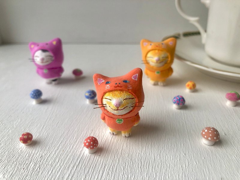 Cat in the clothes of the cat - Items for Display - Clay Orange