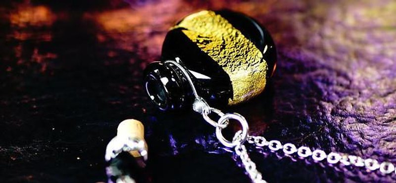 Perfume bottle pendant / round black (gold leaf) - Necklaces - Other Metals 