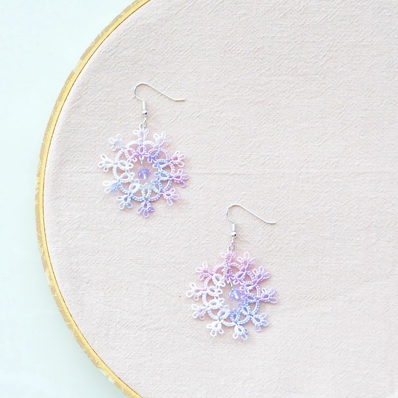 [Customized] Hand-knitted Snowflake Earrings Symphony Purple Tatting Snowflake Earrings - ต่างหู - งานปัก สีม่วง