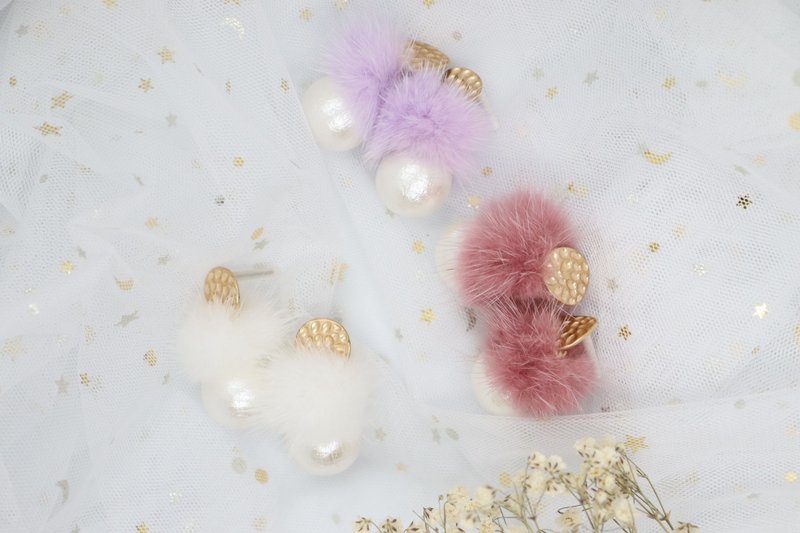 Cute Pom Pom Post Earrings, Cute Dangle Earrings, Handmade  Pom Pom - 耳環/耳夾/耳骨夾 - 銅/黃銅 