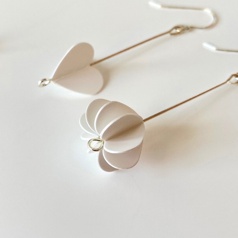 White Collection | HEART Asymmetric Silver Earrings/ Ear Clips - ต่างหู - เงินแท้ ขาว