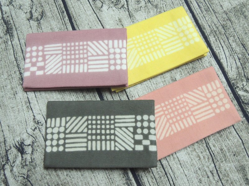 【Mumu Plant Dyeing】Geometric Pattern Plant Dyeing Business Card Holder, Card Holder - ที่เก็บนามบัตร - ผ้าฝ้าย/ผ้าลินิน สึชมพู