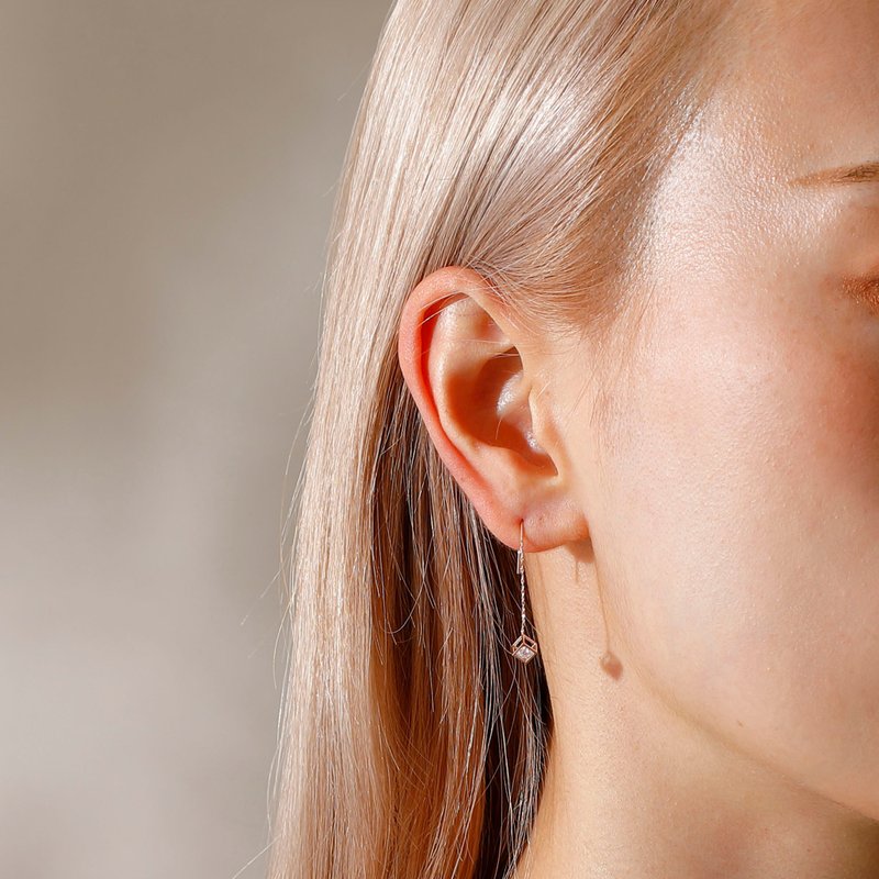 sway-cube pierced earring PG　ニッケルフリーピアス　キューブが揺れるおしゃれなシンプルデザイン ピンクゴールド - 耳環/耳夾/耳骨夾 - 其他金屬 粉紅色