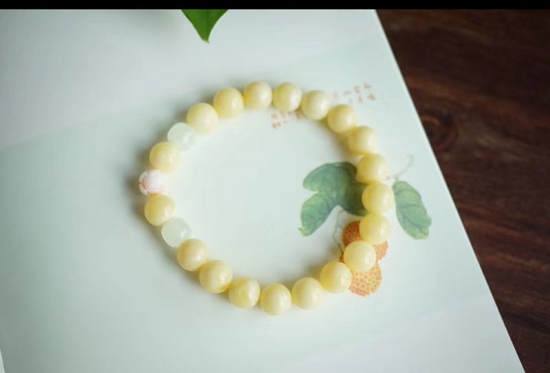 天然白花蜜蠟 momo珊瑚蓮花和田白玉設計單圈手串s - 手鍊/手環 - 半寶石 黃色