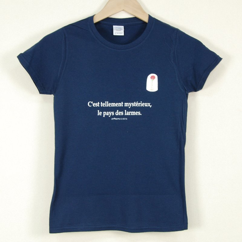 小王子經典版授權 - T恤：【玻璃罩裡的玫瑰花】成人短袖 T-shirt,AA21 - T 恤 - 棉．麻 紅色