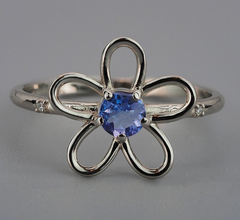 14k gold Flower ring with tanzanite and diamonds. - แหวนทั่วไป - เครื่องประดับ สีทอง