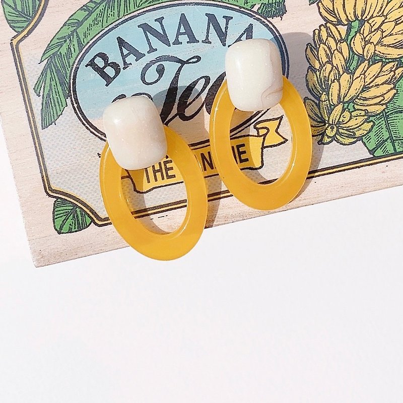 香蕉牛奶壓克力耳環 Banana candy earrings - Earrings & Clip-ons - Acrylic Yellow