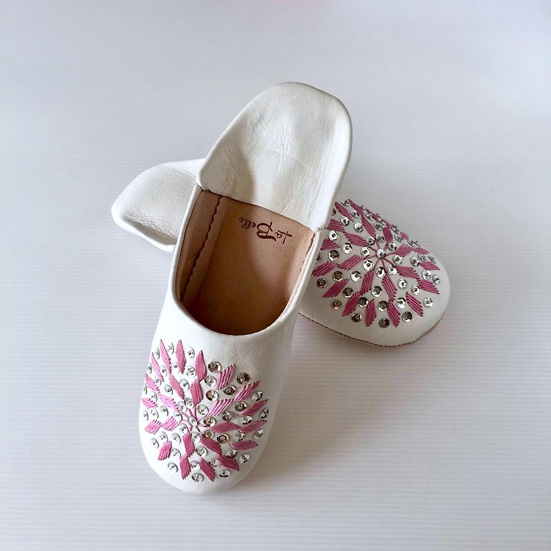手縫い刺繍の上品バブーシュ　フヌン　白×ピンク - その他 - 革 ホワイト