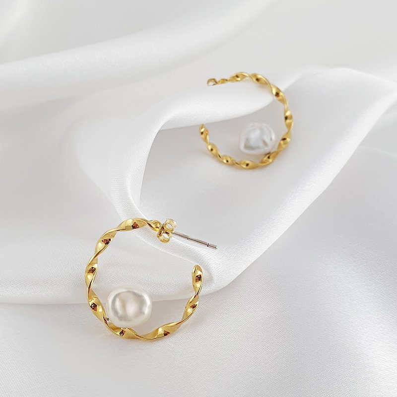 Hera pearl earrings - Earrings & Clip-ons - Copper & Brass Gold