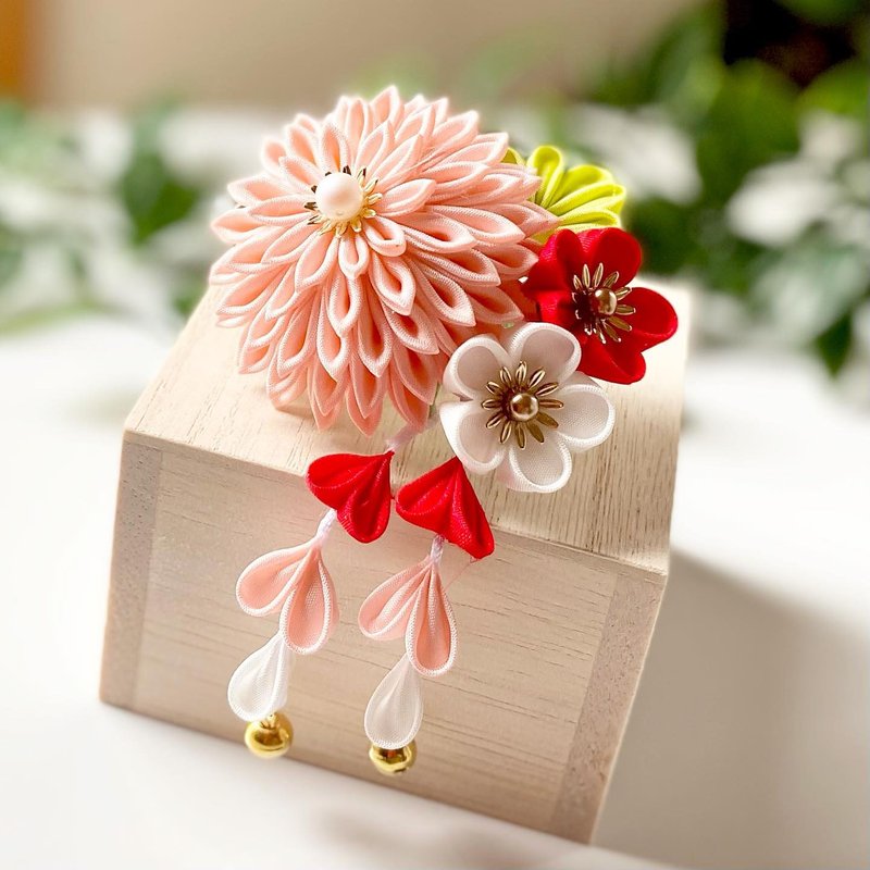 七五三　小さなお子さま用髪飾り  桜　かんざし　つまみ細工 - ヘアアクセサリー - シルク・絹 ピンク