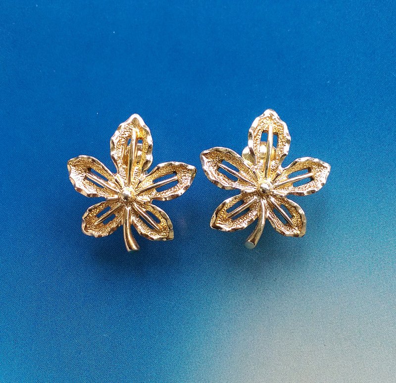 Vintage Jewelry 西洋古董飾品 SARAH COV Ivy系列 淡金 夾式耳環 - ต่างหู - วัสดุอื่นๆ สีทอง