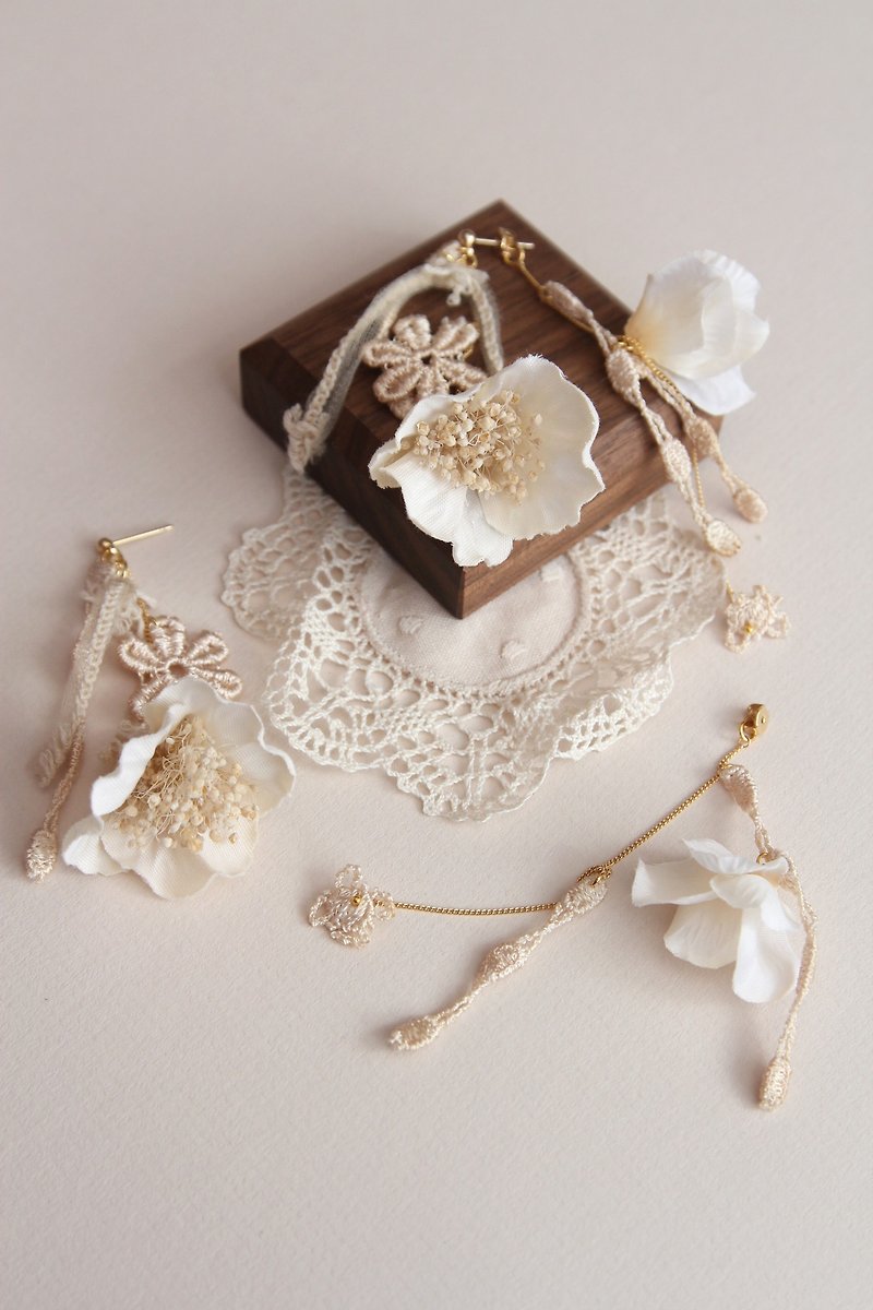 Floral Earrings , Flower Earrings , Artificial Flower Earrings , Jewellery - ต่างหู - พืช/ดอกไม้ สีกากี
