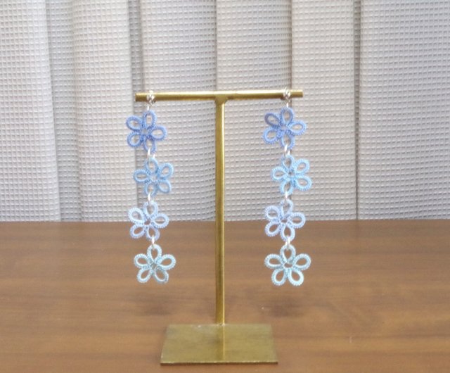 【受注製作】タティングレースの連なるお花ピアス〈春〉        