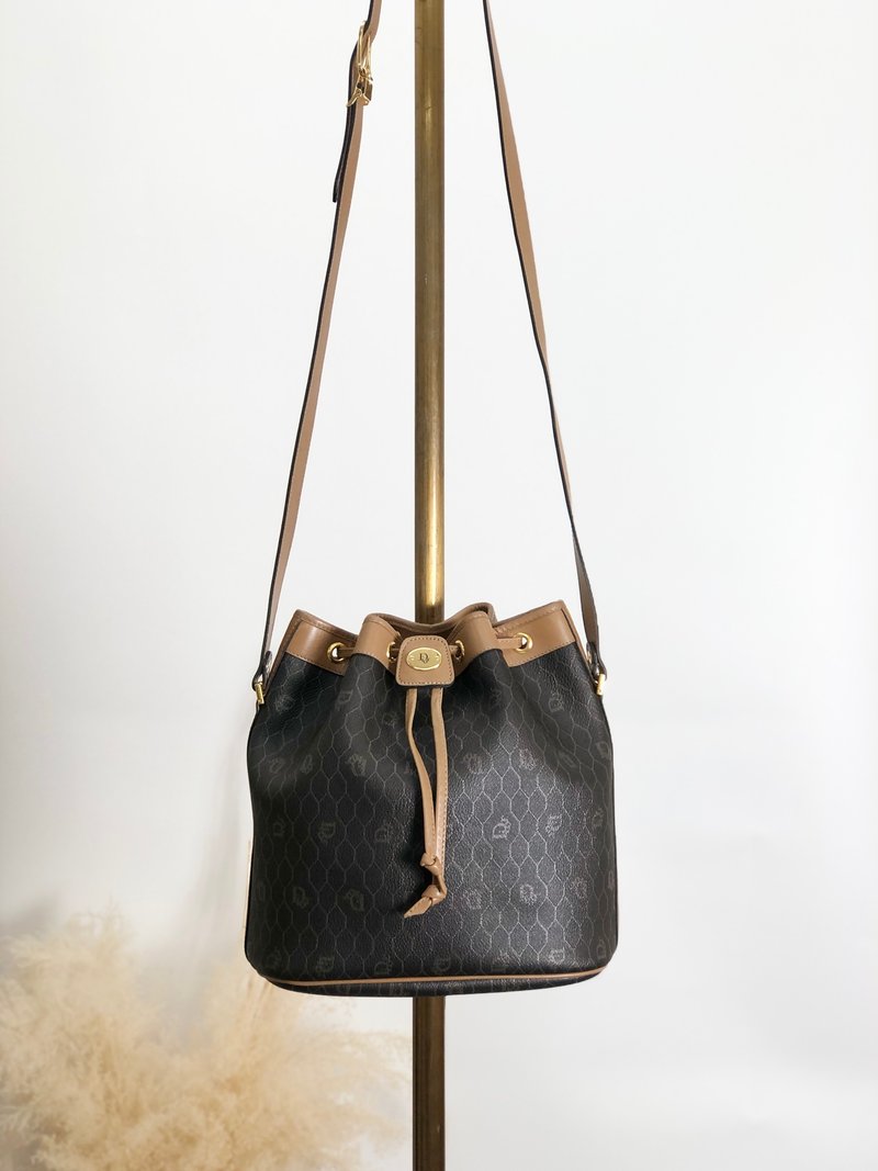 【 日本直送　名牌中古包 】Christian Dior クリスチャン ディオール ハニカム柄 ショルダーバッグ ブラック ベージュ 巾着 bgh644 - 側背包/斜背包 - 真皮 黑色