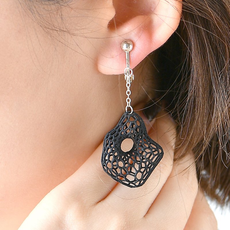 Plastic Earrings & Clip-ons Black - Wire mesh Peanuts earrings, 3D Design and 3D Printed, Light and not tiring.