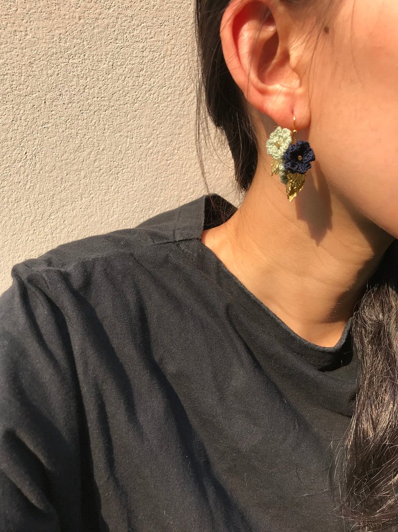 Handmade Sakura Golden crochet earrings ear hook ear clip on - ピアス・イヤリング - 貴金属 