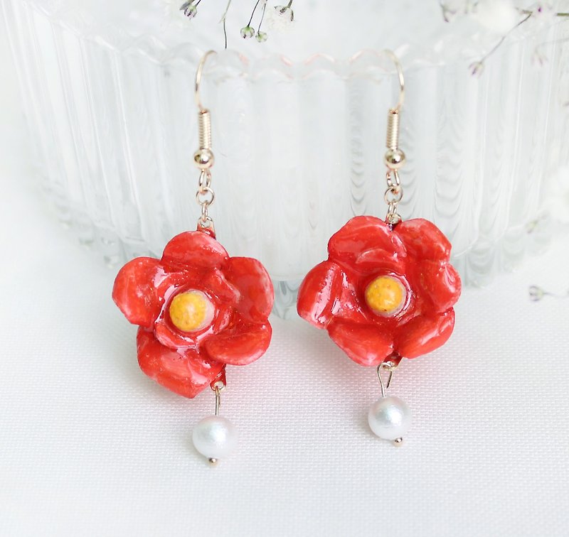 Handmade Camellia earrings (Red) - ต่างหู - ดินเหนียว สีแดง